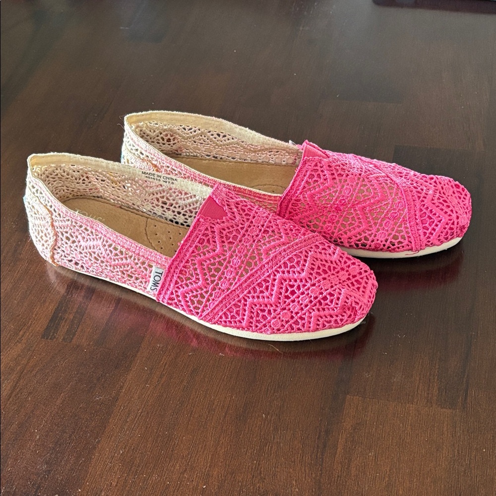 TOMS Women's Vibrant Pink Crochet Flats